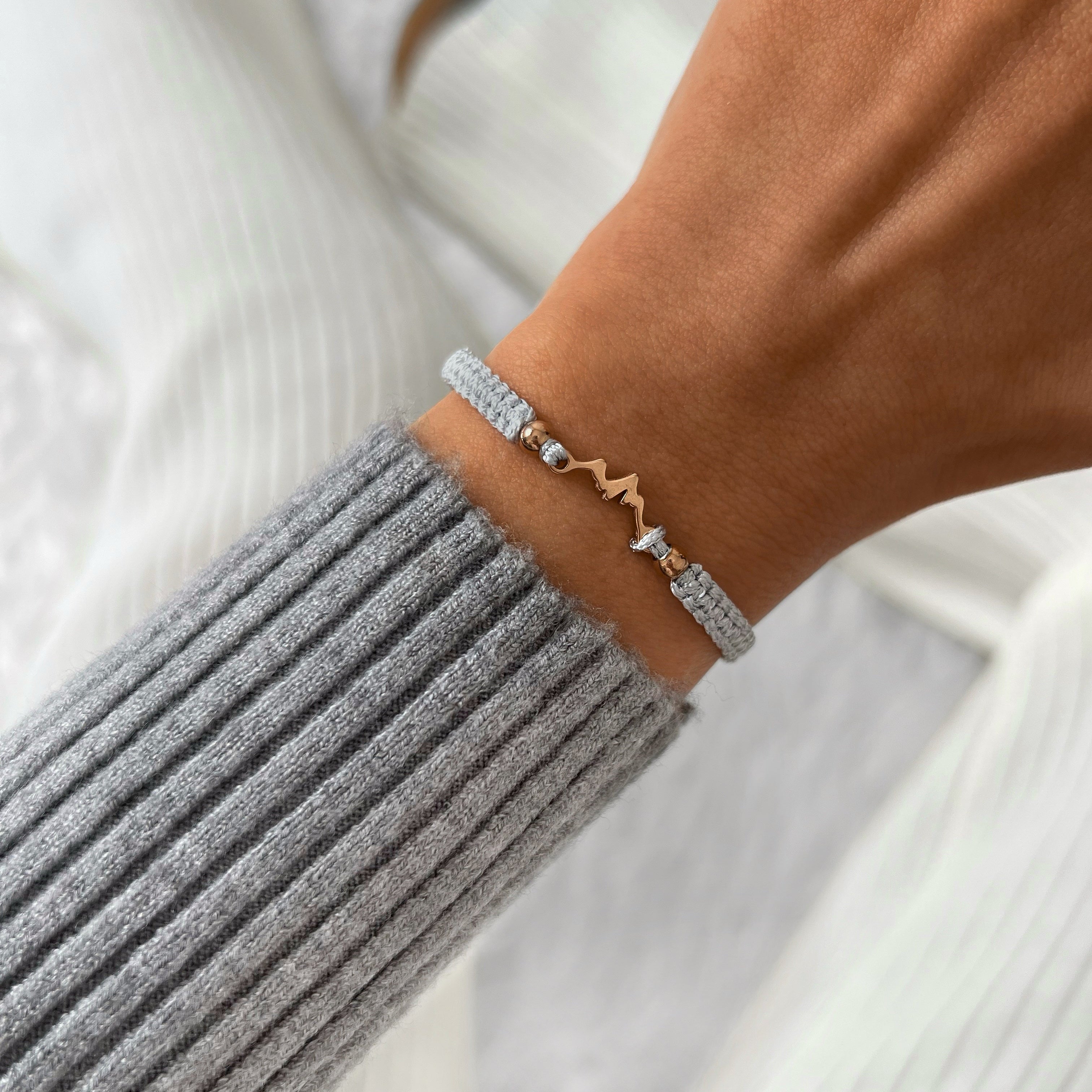 Rose Mountain Grey Braided Armband