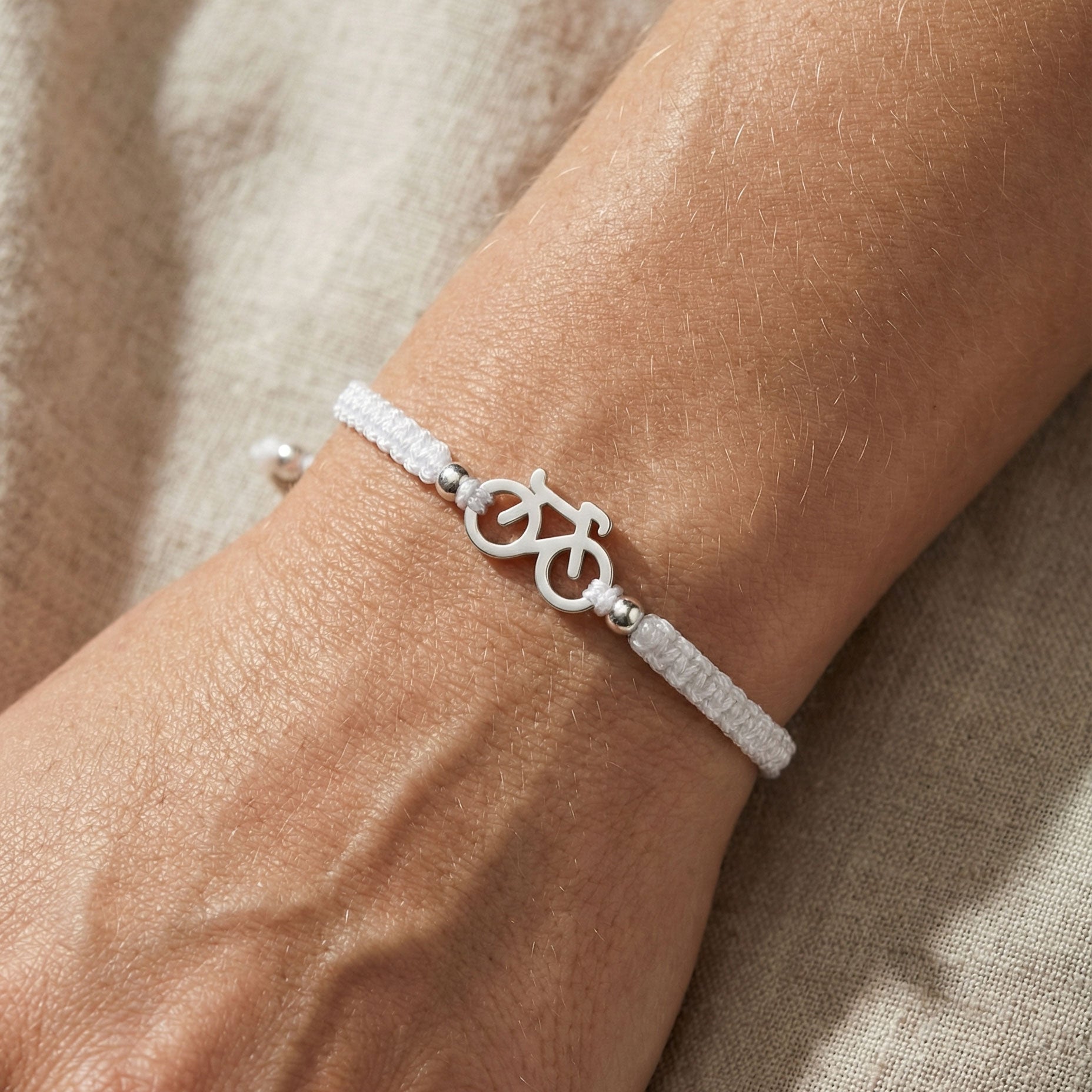 Silver Bike White Braided Pulsera